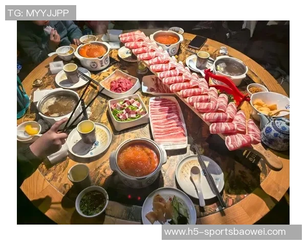 郭士强李昂美考察期间与杨瀚森共度火锅时光尽享欢乐歌声 郭士强李昂美考察期间与杨瀚森共度火锅时光尽享欢乐歌声